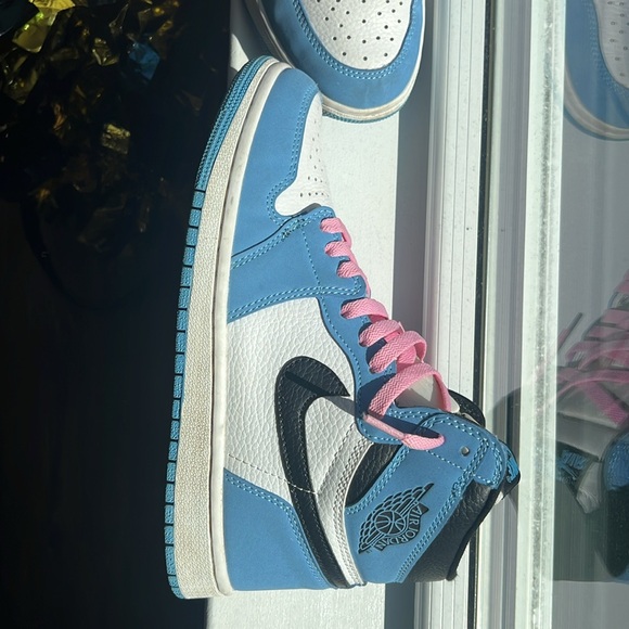 Air Jordan 1 Retro High OG ‘University Blue’ - Size: 8.5 - with Pink laces - Picture 5 of 7
